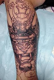 vyro kojos asmenybės laukinė totemo tatuiruotė