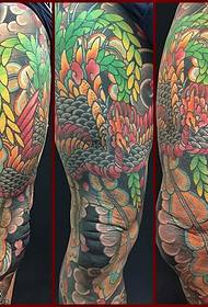 Maalattu klassinen perinteinen kukkajalka tatuointikuvio