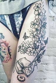 皙 tatuaggio coscia bianco nero tatuaggio fiore grigio è molto sexy
