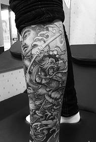 Qi Tian Da Sheng e l'immagine del tatuaggio della gamba combinata con l'immagine del Buddha