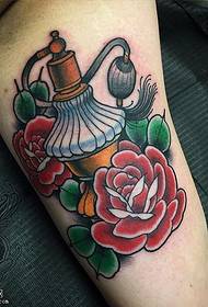 Modello di tatuaggio bottiglia di medicina rosa di vitello