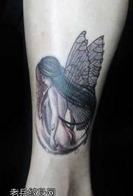 Bellissimo disegno del tatuaggio dell'elfo della gamba