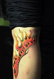 červený plameň tetovanie vzor