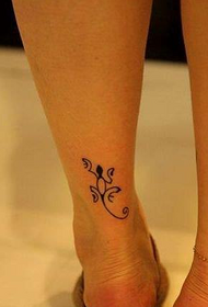 female leg totem small gecko tattoo pattern