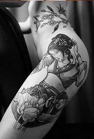 sexy moda femina coscia antica bellezza tatuaggio