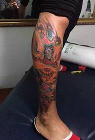 csomagolt borjú személyiség színes totem tetoválás kép