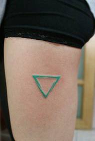 kreativní trojúhelník stehna tetování vzor