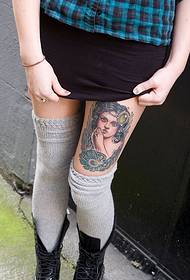 sexy laange Been Meedchen Tattoo Muster