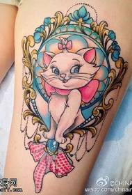 Model pictat frumos de tatuaj pentru pisici