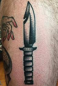 Uzorak tetovaže noža za voće bedara