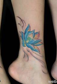 Blått vakkert lotus tatoveringsmønster