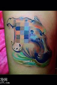 Mosaic pleev xim rau tsov ntxhuav lub taub hau tattoo txawv