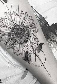 Pattern ng floral tattoo ng calf line
