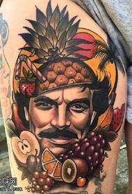 Modello di tatuaggio del re della frutta della coscia