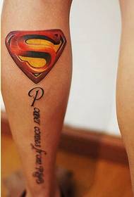 Isiksuse jala mood Supermani logo tätoveeringu muster