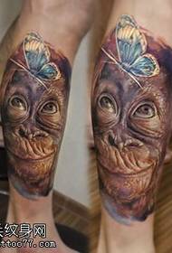 Modellu di tatuaggi orangutan realistu di vitellu