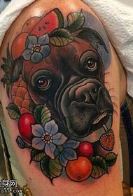 Målad tatueringmönster för fruktblommahund