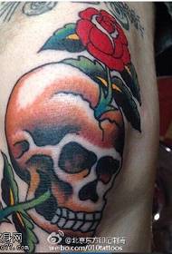 Tatuaż róży tatuaż na udzie