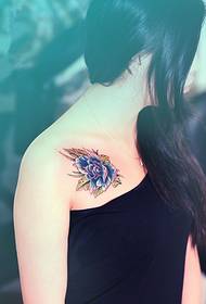 Magagandang rosas na tattoo