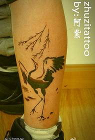 Ang sumbanan sa estilo sa tattoo sa crane sa tiil sa China