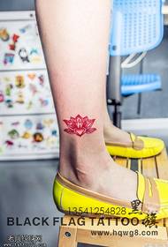 Eenvoudige sfeer van rode lotus tattoo patroon