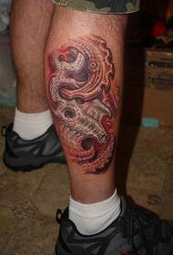 Частина роботи з татуюванням на ногах американського вчителя дан Плумлі