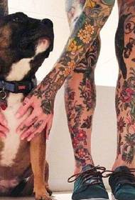 Okouzlující tetování stehna květin