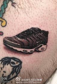 Modello di tatuaggi di sneakers di gamba