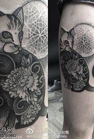 Patrón simple de tatuaxe de gato floral