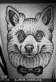 Patró de tatuatge de gos petit llop en vedell
