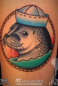 Pattu picculu mudellu di tatuaggi di leone di mare
