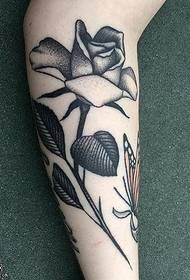 Realistic flower tattoo pattern for legs