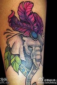 Pięknie pomalowany wzór tatuażu słonia