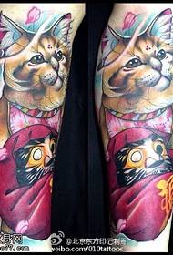 Dharma tatuazh mace në viç