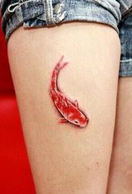Bellissimo tatuaggio di calamari sulla gamba