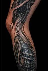 Tatuaje mecánico dominante de la pierna