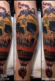 Modello di tatuaggio teschio mongolfiera dipinto
