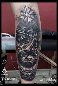 Pattern di tatuaggi di bussola meccanica di bussu