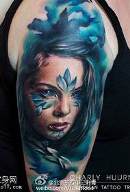 Patrún tattoo áilleacht silíní blossom