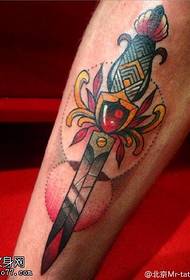 Красиві татуювання татуювання стилет на теля