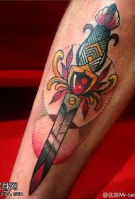 ლამაზი stiletto tattoo ნიმუში ხბოს