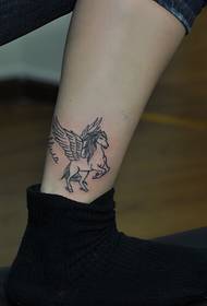个性腿部时尚好看的飞马纹身图案  图片