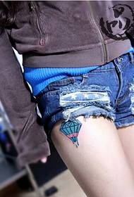 女生腿部时尚好看的钻石纹身图案图片