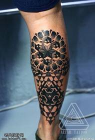 Klasisks tetovējums zils vaniļas totēma tetovējums