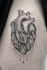 Vzorec tatoo srčkan stegno
