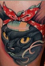 Noge osobnosti, prekrasan luk, slike uzorka tetovaža mačaka