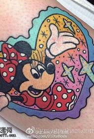 Iphathini ye-tattoo enomumo we-Mickey tattoo