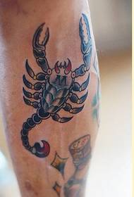 Personaxe de idade Old School scorpion pattern pattern tattoo