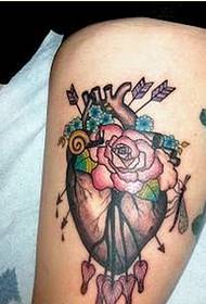 Színes szív tetoválás minta kép divat láb személyiség