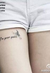 Modello di tatuaggio del personaggio sulla coscia